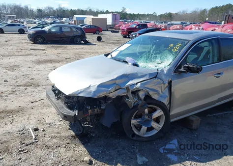 2012 Volkswagen Passat 2.5L Se z USA, uszkodzony, nr VIN 1VWBP7A36CC100271